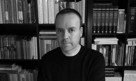 João Ricardo LOpes é um poeta e escritor contemporâneo português.

Mais:

https://joaoricardolopes.com/about/